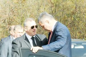 Ne može se do Đukanovića: Čuvari bivšeg premijera jači od suda