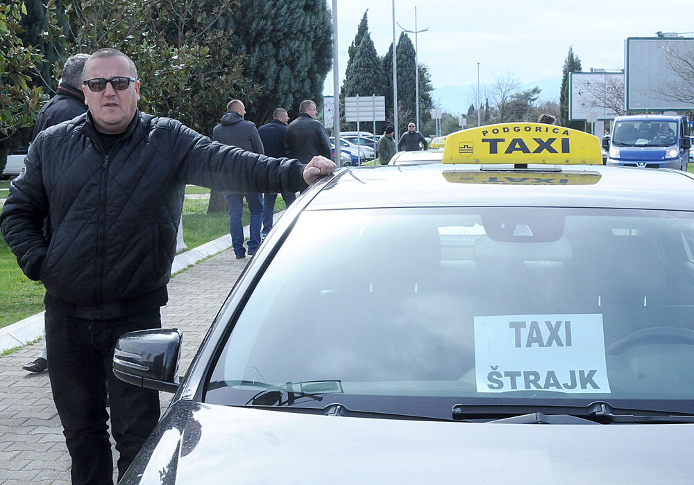 Taksisti, protestna vožnja Podgorica