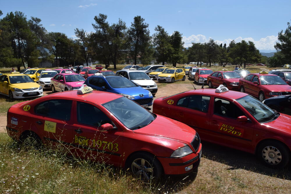 Taksisti, protestna vožnja Podgorica