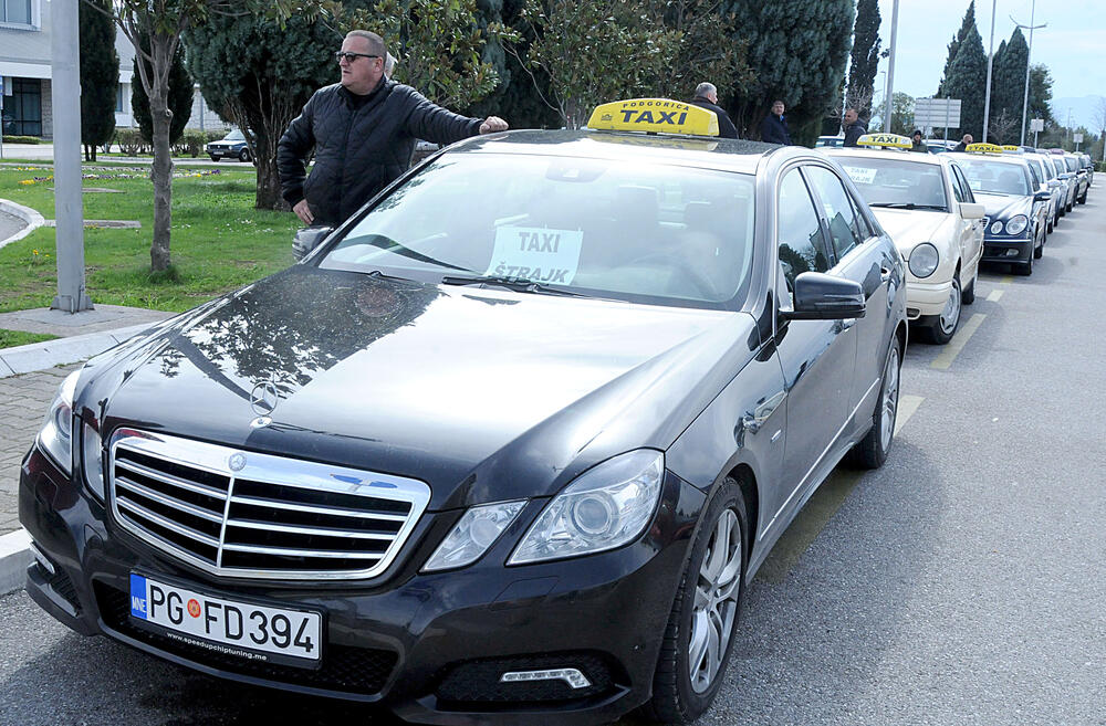 Taksisti, protestna vožnja Podgorica
