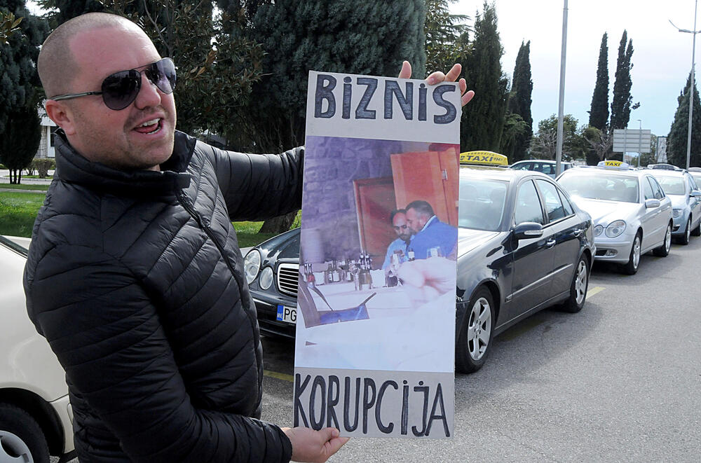 Taksisti, protestna vožnja Podgorica