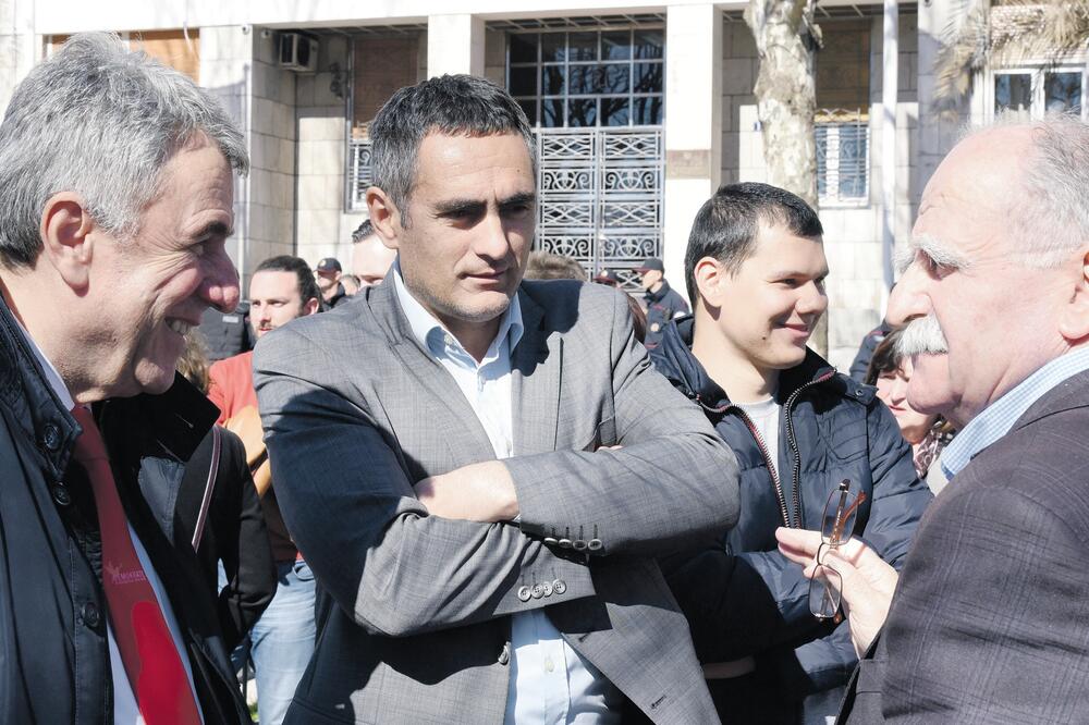 Neven Gošović, Aleksandar Damjanović, protest majki, Foto: Boris Pejović