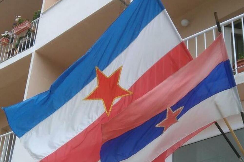 Zastave na pola koplja, Foto: Generalni konzulat SFRJ