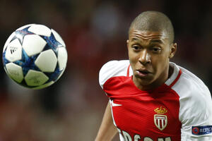 Arsenal daje 150 miliona za Mbapea