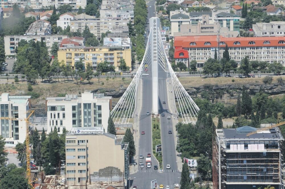 most Milenijum, saobraćaj, Foto: Savo Prelević