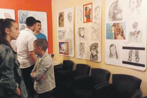 Izložba malih-velikih umjetnika: Prikazani radovi 60 učesnika u...