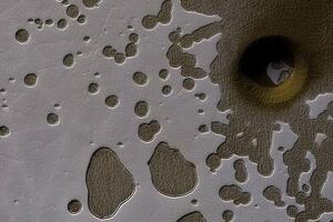Neobična rupa na Marsu podijelila naučnike