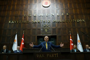 Erdoganova čistka: Uhapšen i glavni savjetnik premijera
