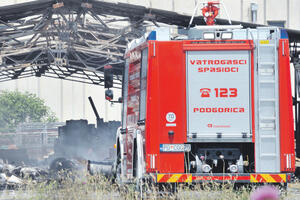 Izgorjela burad sa bojama i rastvorima