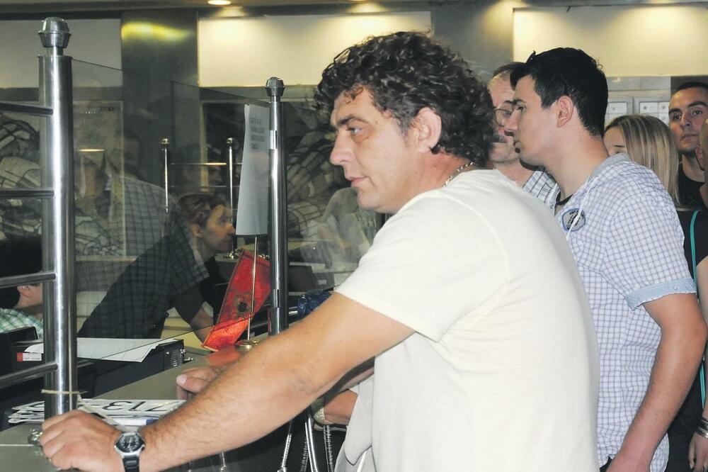 izdavanje saobraćajne dozvole, Foto: Boris Pejović