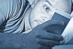 Ako se probudite uveče, ne uzimajte mobilni