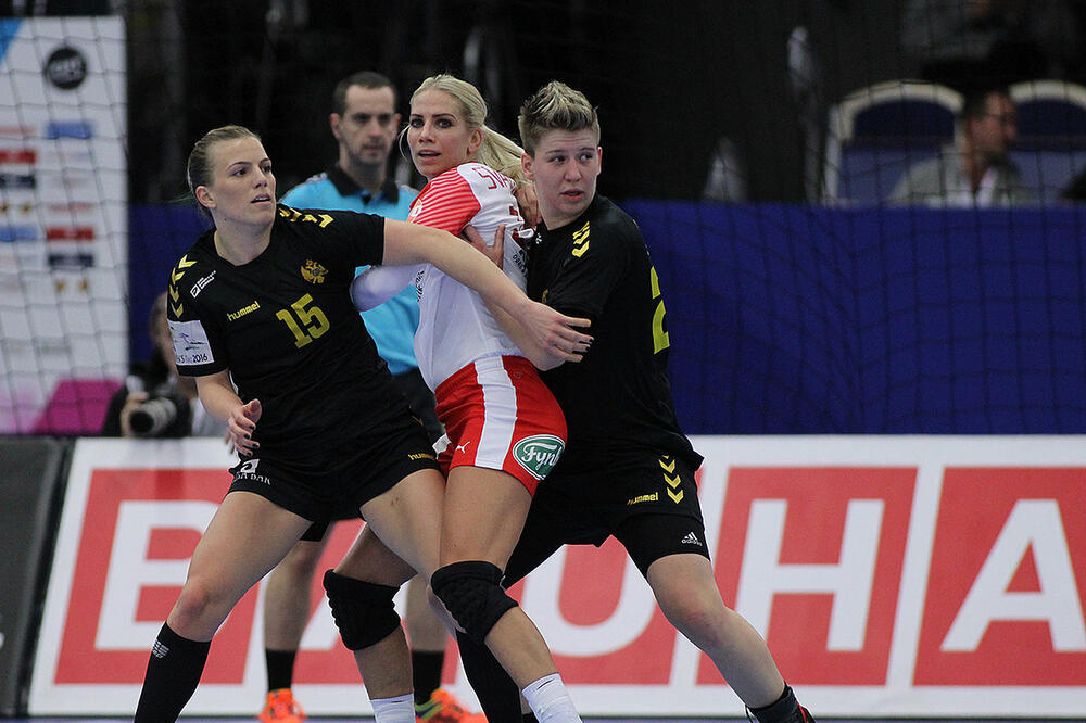 Andrea Klikovac i Suzana Lazović, Foto: Swe2016.ehf-euro.com