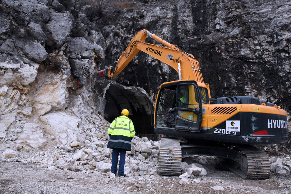 Radovi na putu Podgorica-Cetinje, Foto: Boris Pejović