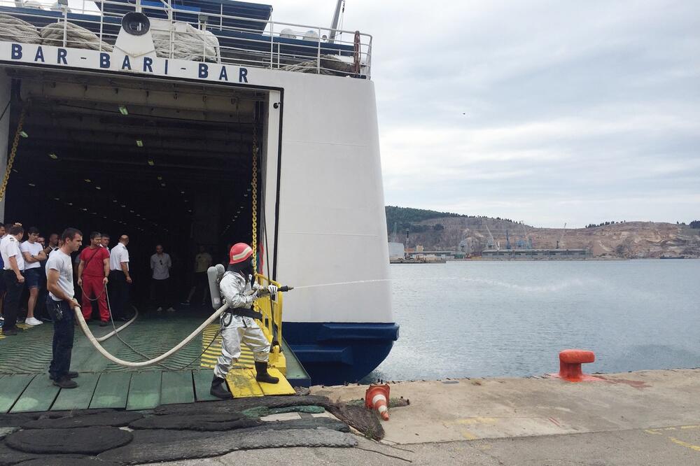 Feribot, Foto: Siniša Luković