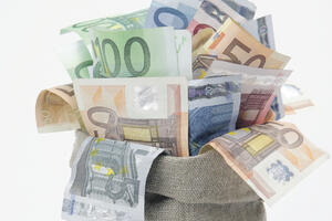 VREMEPLOV: Javni dug 870  miliona