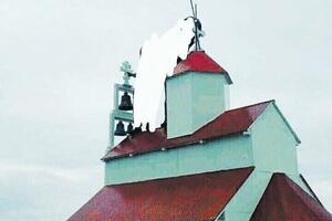 Na crkvi na Rumiji zavijorila se zastava Albanije, pa uklonjena