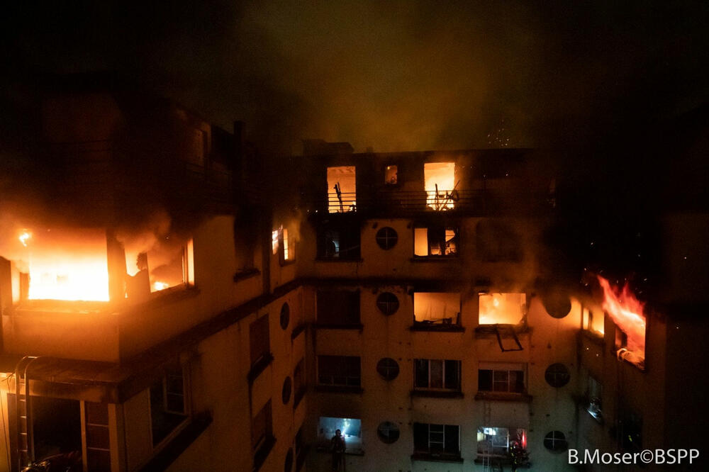 Požar u zgradi u Parizu, Foto: Reuters