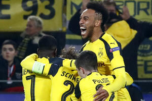 HSV u finišu obezbijedio opstanak, Volfsburg u baražu, Obamejang...