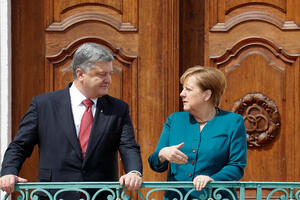 Merkel Porošenku: Pokrenuti nove pregovore o mirovnom procesu u...