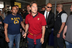 Toti poručio fotoreporteru: Slikaćeš me i iduće godine