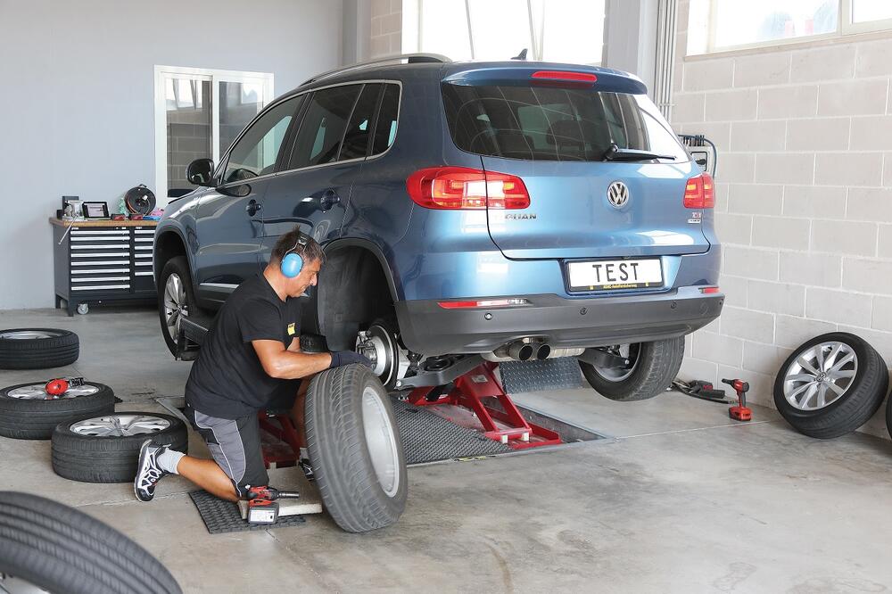 test, gume, Foto: Saša Marković