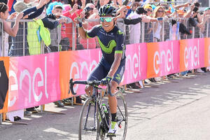Quintana took over the pink shirt, the policeman knocked down about 10 cyclists