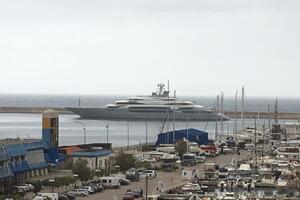 Superjahta Ocean Victory u Baru