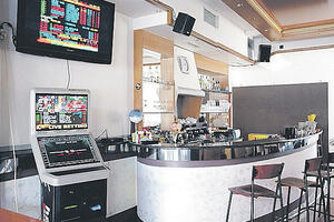 Zašto kocka još nije uklonjena iz kafića