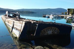 TA: Truli DPS brod nezadrživo tone