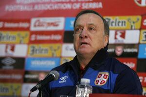 Dik Advokat opet vodi Holandiju