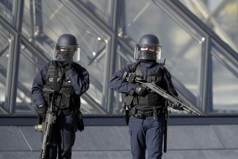 Francuska policija, Luvr, Foto: Reuters