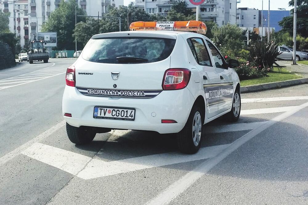 Komunalna policija Tivat, Foto: Siniša Luković