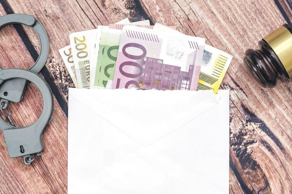 novac, garancije, Foto: Shutterstock.com