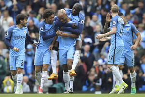 Petarda Sitija protiv Kristal Palasa, Svonsi preskočio Hal