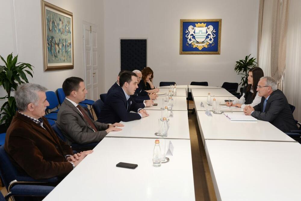 Sa sastanka, Foto: Glavni grad