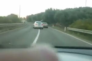 Reževići: Policija pretiče preko pune linije