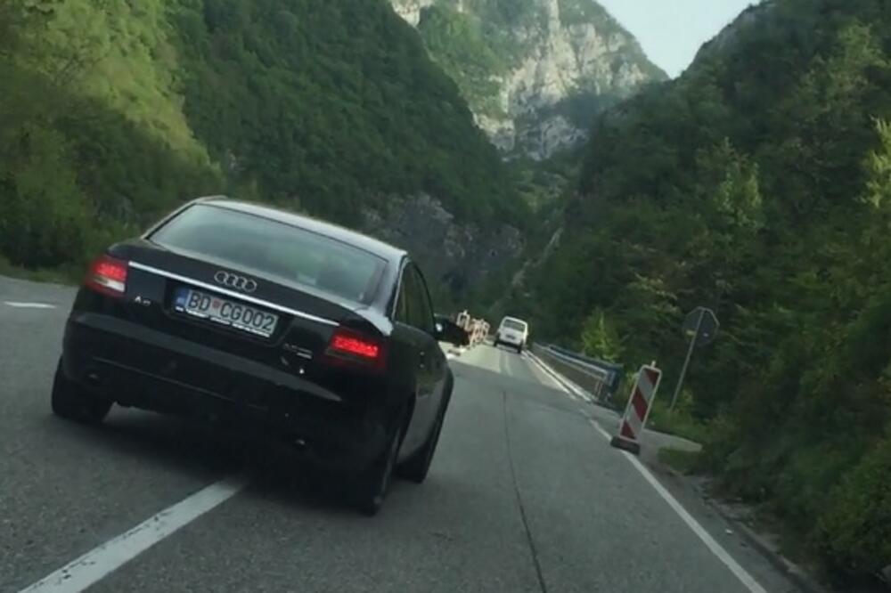 Preticanje službenim vozilom SO Budva, Foto: Printscreen