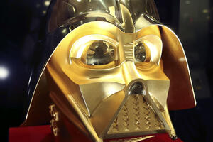 Zlatna maska s likom Darta Vejdera koštaće oko 1,2 miliona eura: U...