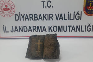 They tried to smuggle a 1.200-year-old Bible