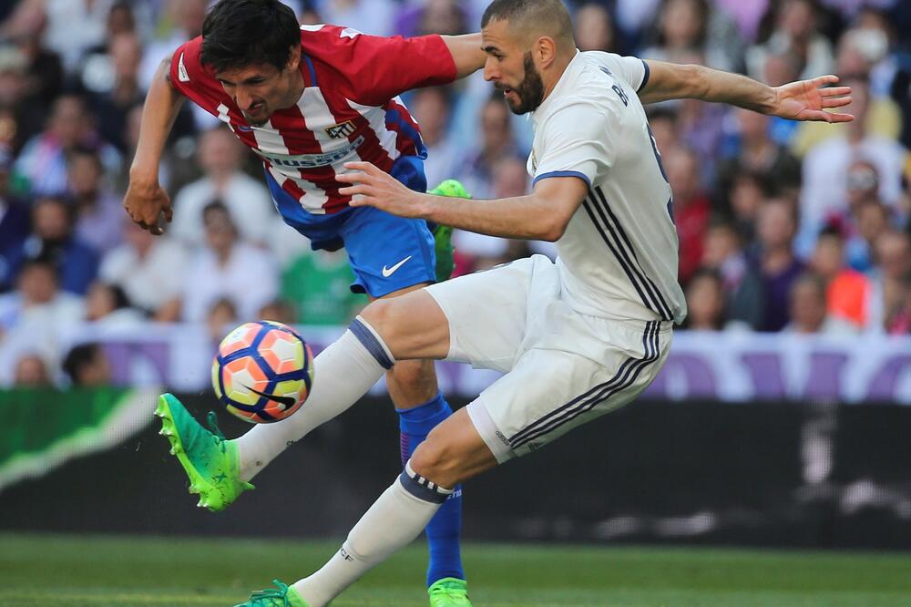 Stefan Savić i Karim Benzema, Foto: Reuters