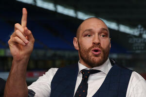 Tyson Fury accepted the challenge of Joshua