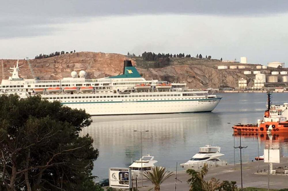 Njemački kruzer u Baru, Foto: Radomir Petrić