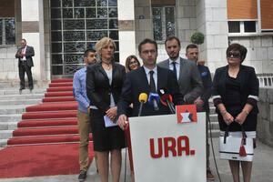 URA: Skandalozan odnos Brajovića prema poslanicima i...