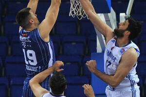 Sad šampion mora  da pokaže reakciju