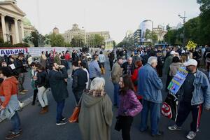 Učesnici protesta ispred zgrade RTS-a emitovali svoj dnevnik