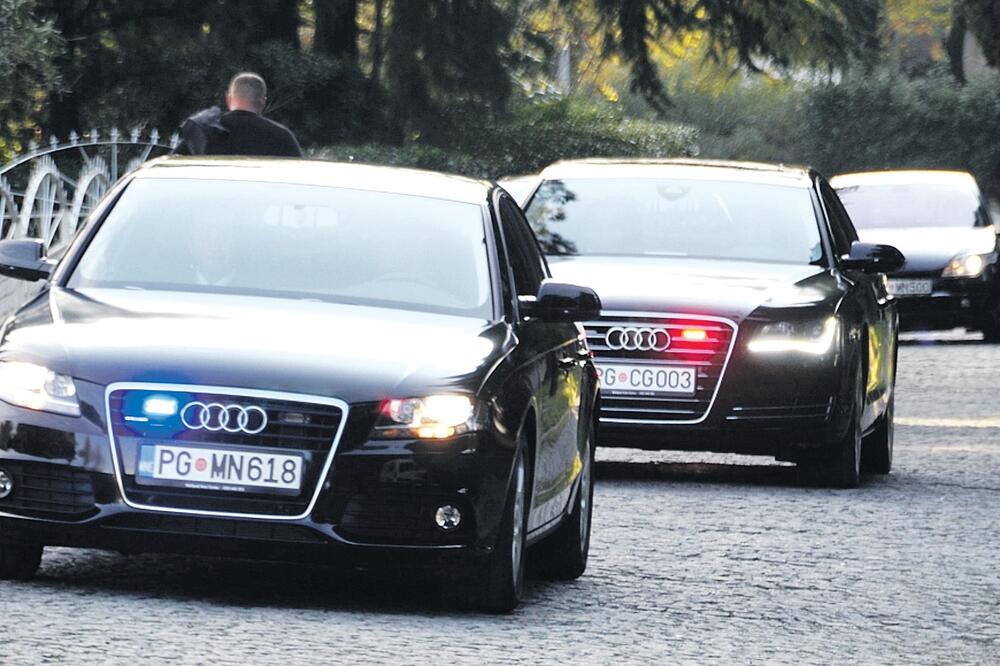 Službena vozila, Foto: Savo Prelević