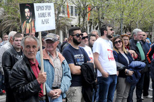 Opozicija treba da traži referendum