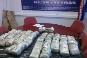 Državljani Crne Gore uhapšeni sa 19 kg marihuane