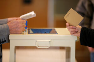 Francuska: Gotovo 90 odsto glasova prebrojano, Makron i Le Pen u...