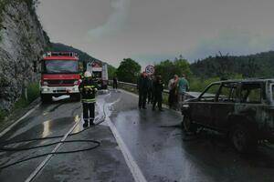Na granici između Crne Gore i Hrvatske izgorjelo vozilo